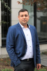 Krzysztof Nikisz Sharp