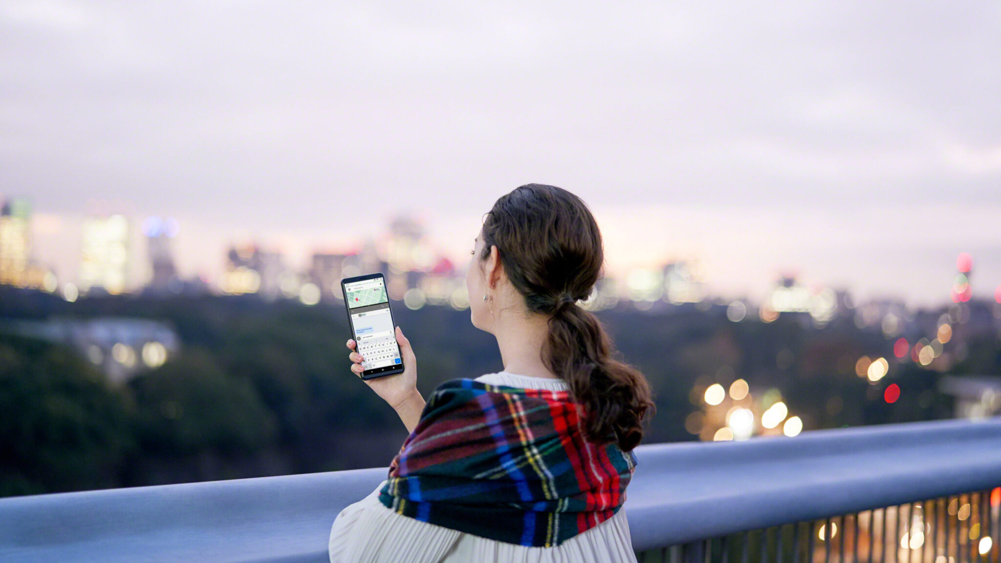 Xperia 10 II_Lifestyle_Browsing_Black