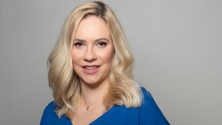 Ewelina Ciach, Medallia