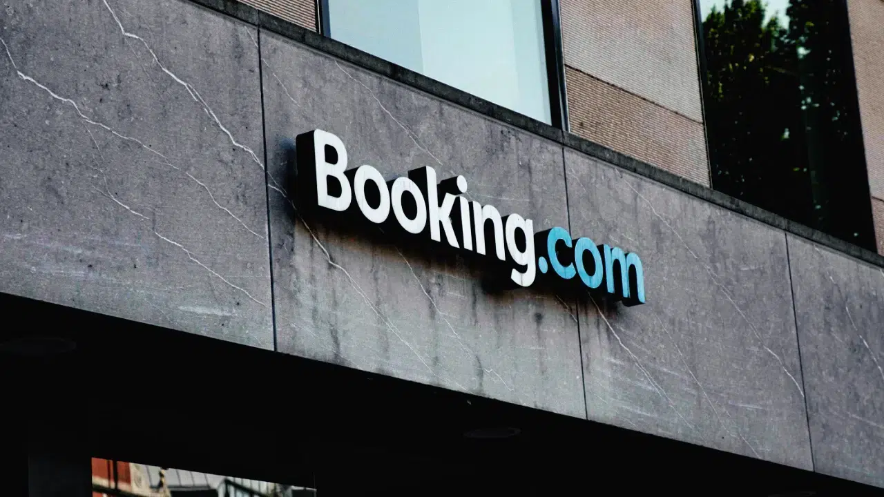 booking.com, dma