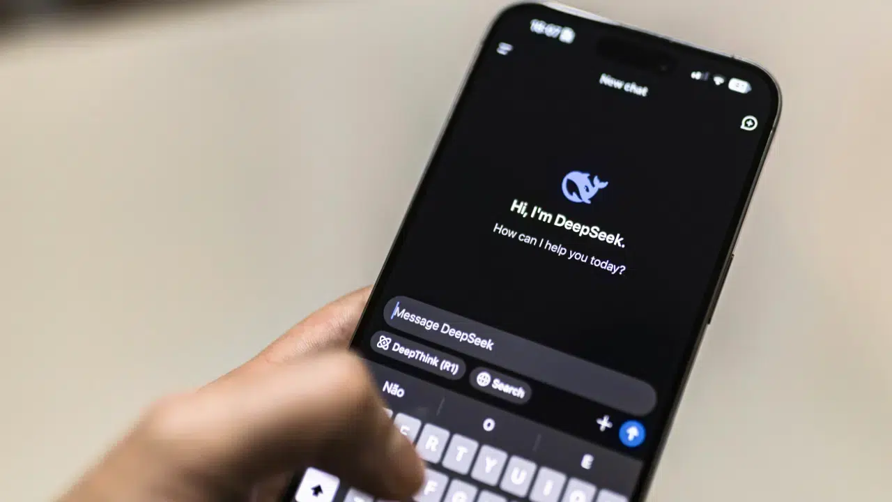 DeepSeek, AI