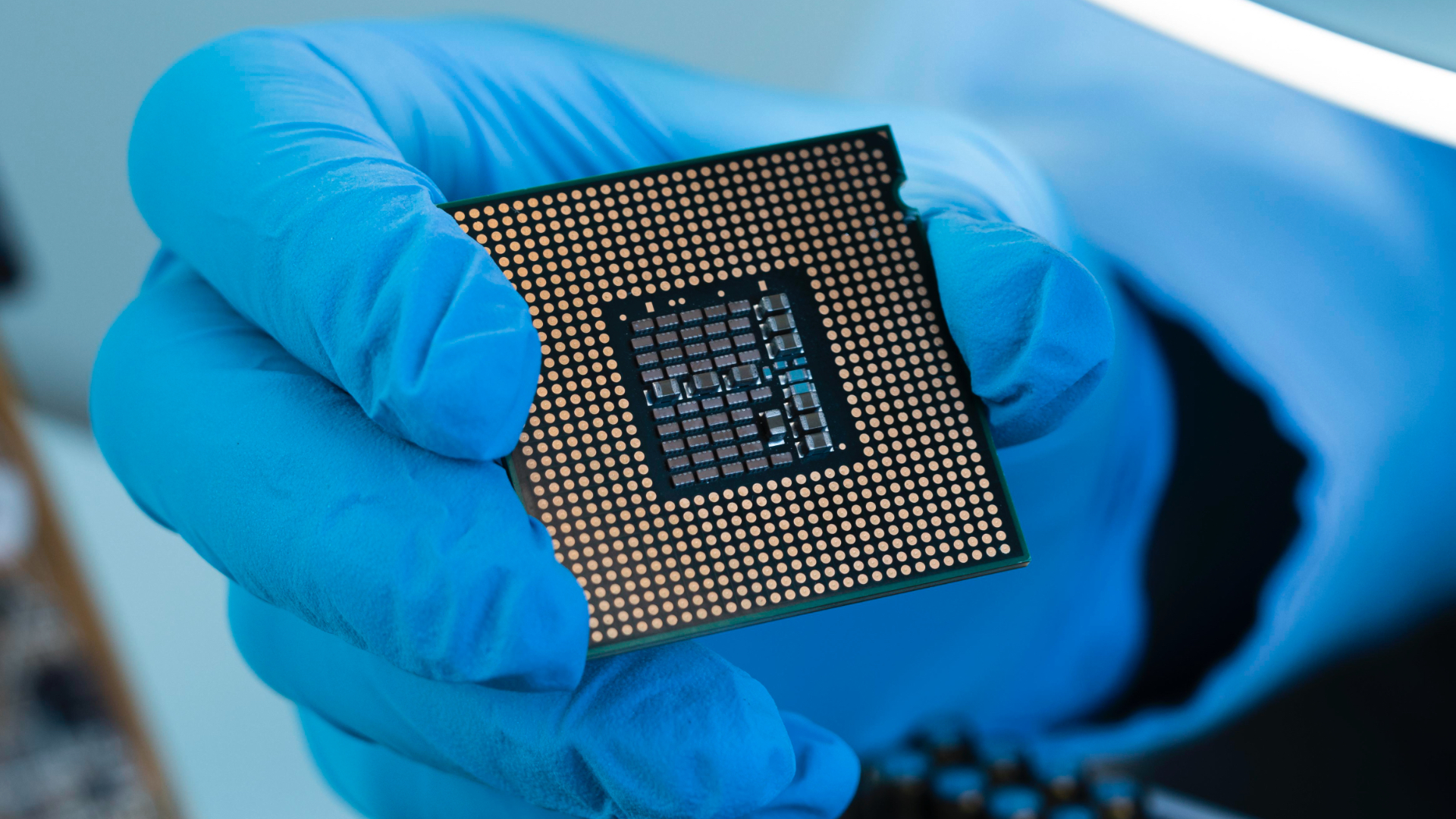 półprzewodniki, Trump