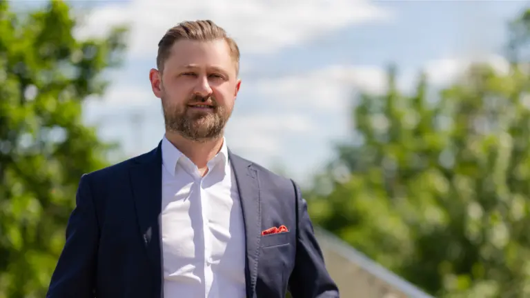 Piotr morko, Newline