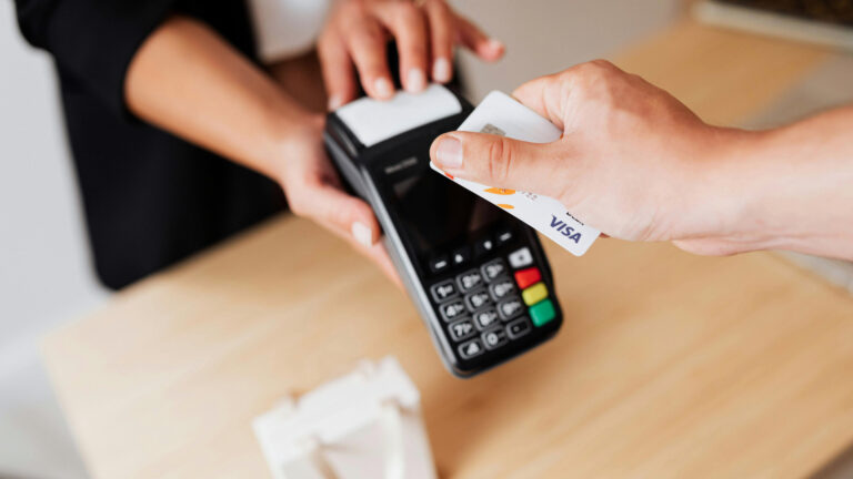 karta, visa, płacenie kartą za granicą